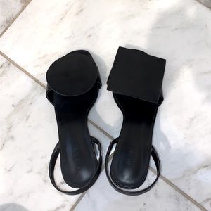 NWT geometric block heeled sandals